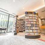 Quintessa Hotel Tokyo Haneda Comic&Books